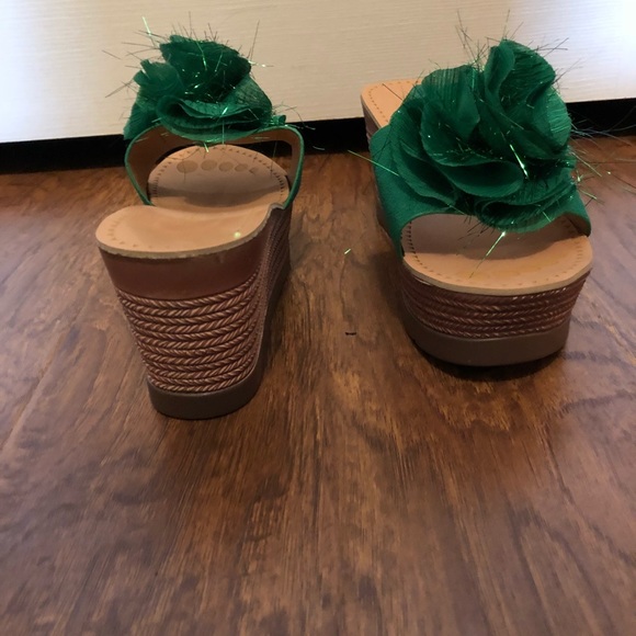 Brand new green wedge sandals - Picture 3 of 3